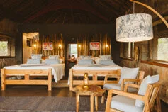 Interno di una banda del Ruaha River Lodge durante un safari fotografico in Tanzania